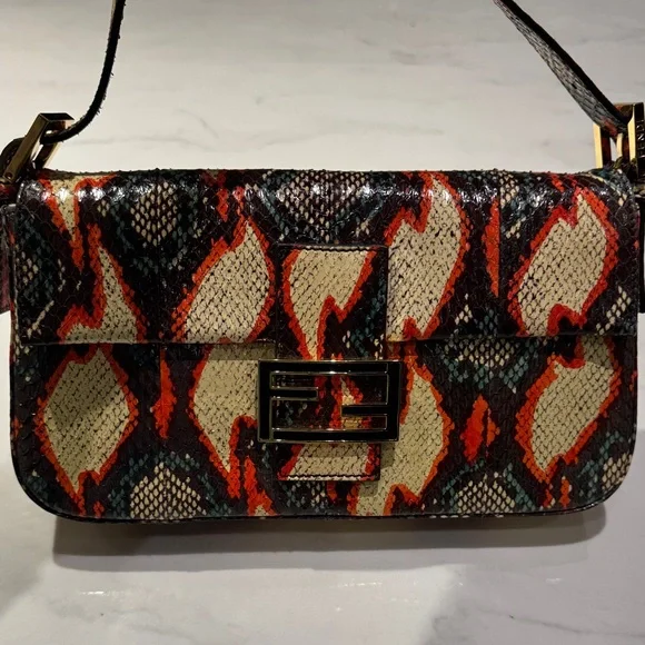 FENDI VINTAGE BAGUETTE ❤️🧡🖤💚 - Picture 5 of 17